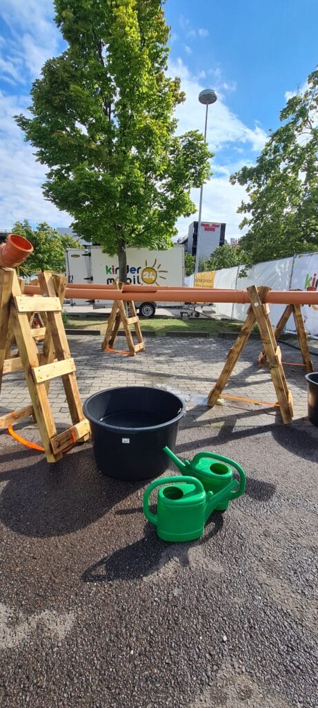 Wasserbaustelle bei eventwerk. mieten, Ideal für Kindergeburtstage und Sommerfest, für Firmenfeiern oder Teambuilding-Events.