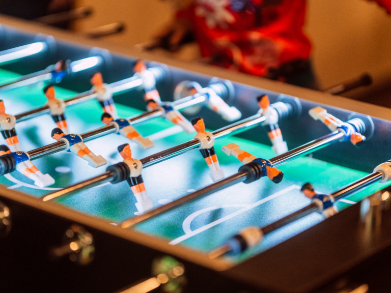 Tischkicker Profi mieten von eventwerk. spaßiges Eventmodul für Teambuilding, Veranstaltungen jeder Art, Großveranstaltungen, Firmenfeste, uvm.
