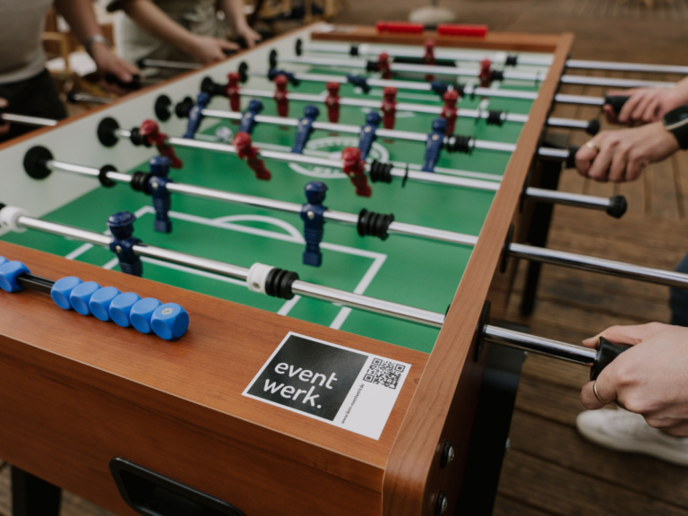 Tischkicker Profi mieten von eventwerk. spaßiges Eventmodul für Teambuilding, Veranstaltungen jeder Art, Großveranstaltungen, Firmenfeste, uvm.