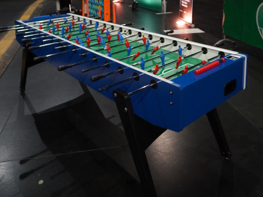 Kickertisch XXL mieten – gigantisch & unterhaltsam, Firmenfeier, Sommerfest, Teambuilding