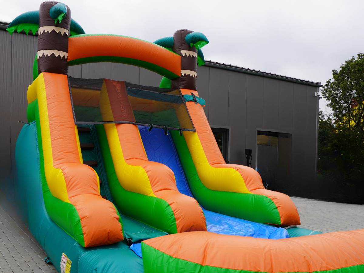 Wasserrutsche Dschungel mieten von eventwerk. für Kinderfeste, Großveranstaltungen