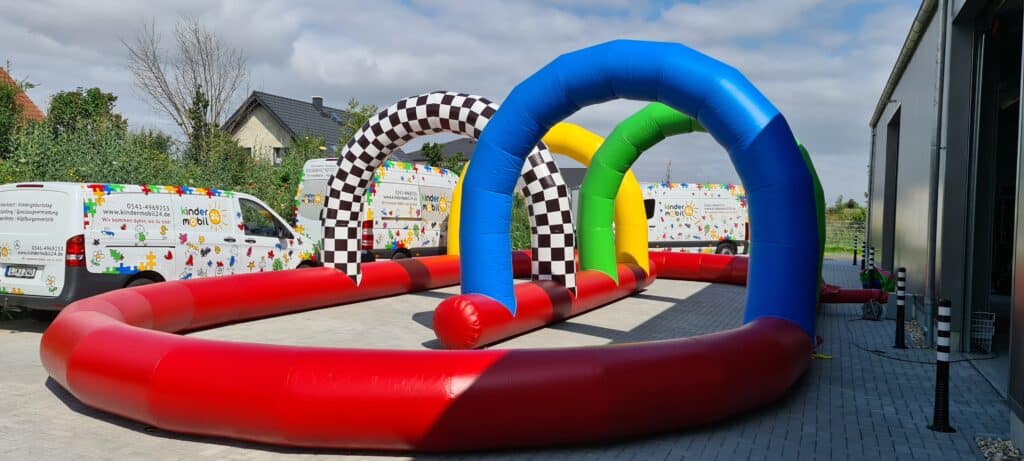Bobbycar Parcours mieten von eventwerk. für Kinderfeste, Familienfeiern, Großveranstaltungen