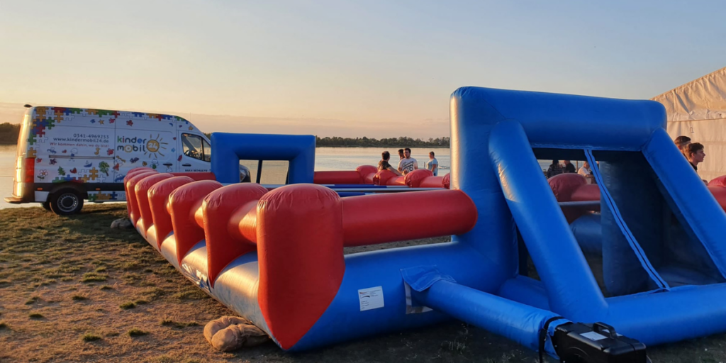 XXL Menschenkicker mieten – actiongeladen & lustig für Firmenevents, Teambulding, Großveranstaltung, Fußball von eventwerk. dein Premium Eventausstatter