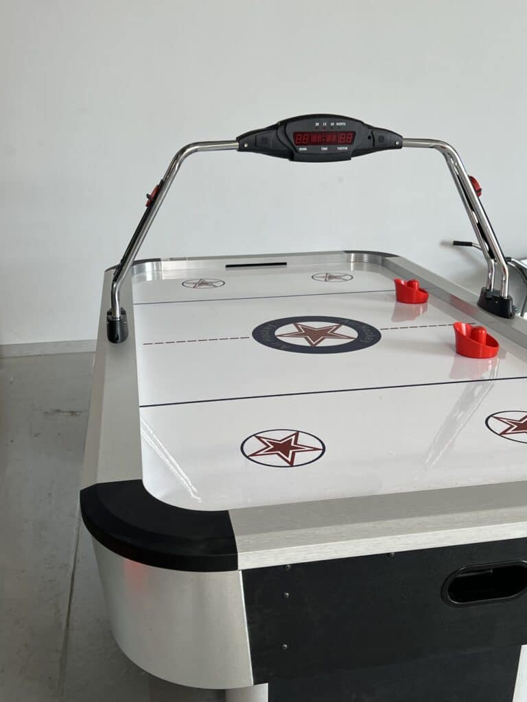 Airhockeytisch mieten für Kinder und Erwachsene von eventwerk. für Großveranstaltungen Firmenfeste