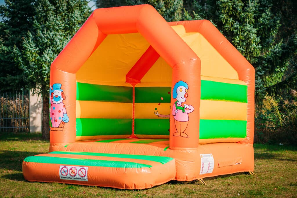 Hüpfburg Clown mieten von eventwerk. für Kinderfeste, Geburtstage, Hochzeiten, Familienfeste