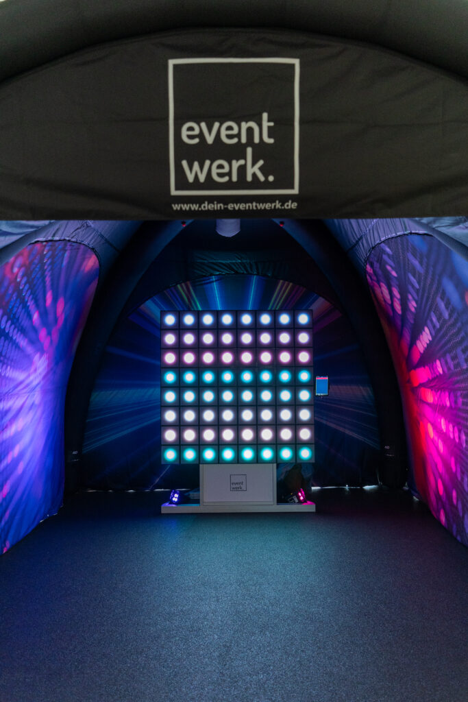 T-Wall (Reaktionswand) , AirDome mieten bei eventwerk. dein Premium Eventausstatter für unvergessliche Erlebnisse! Jetzt anfragen & begeistern lassen!