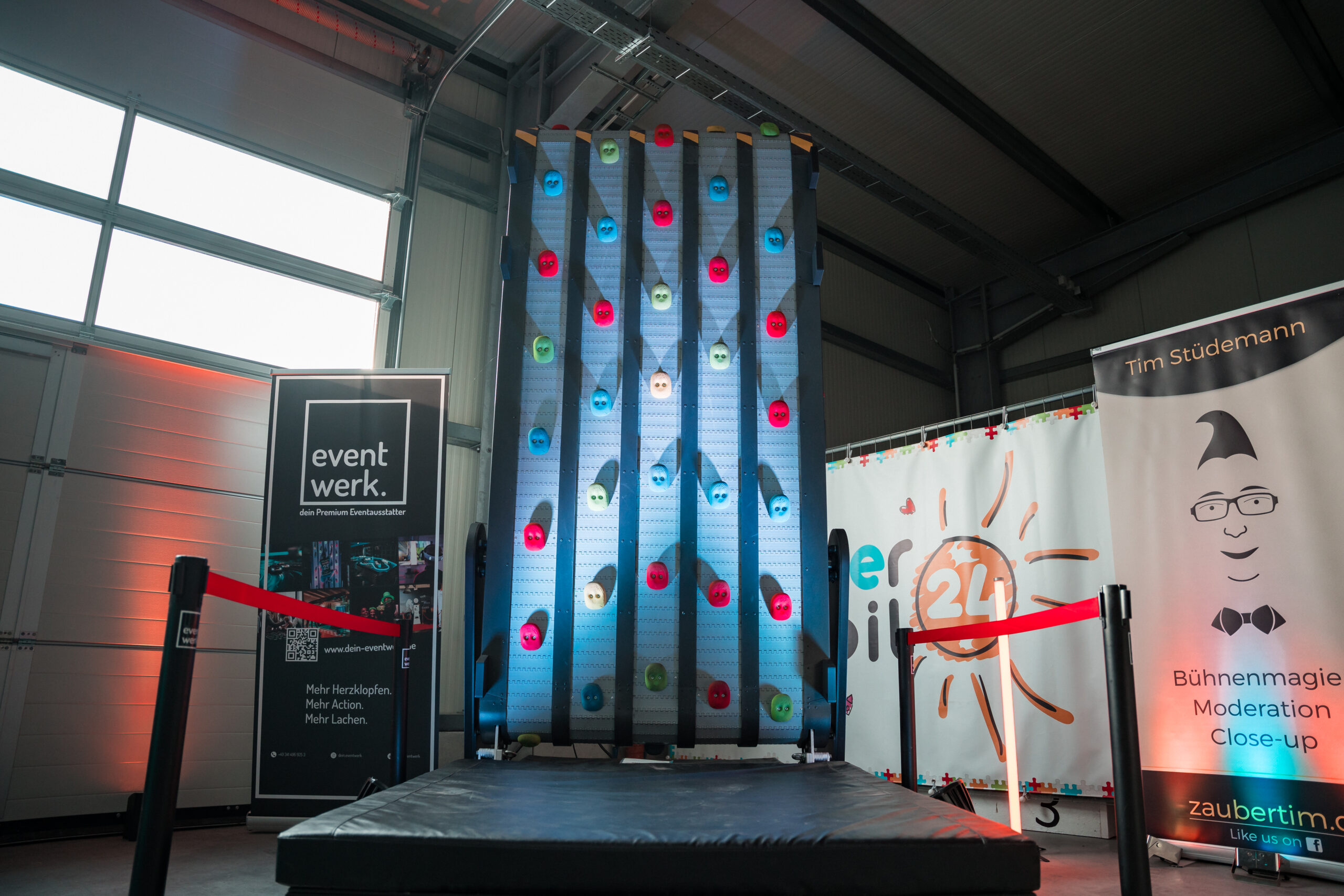 Endless Climber Kletterwand von eventwerk. mieten für In- und Outdoor Veranstaltungen