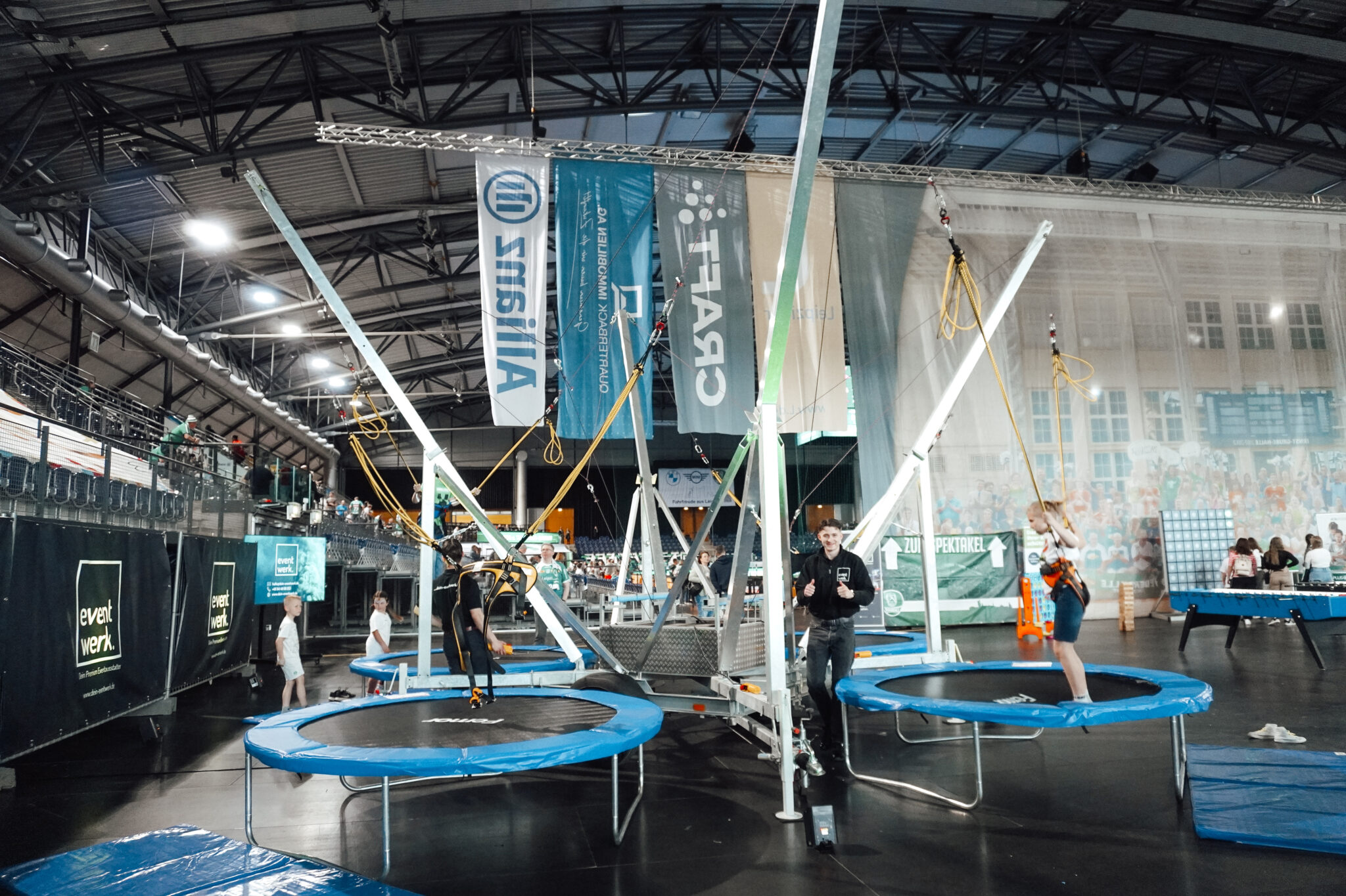 4er Bungee Trampolin Anlage mieten von eventwerk. für Großveranstaltungen Geburtstage Kinderfeste