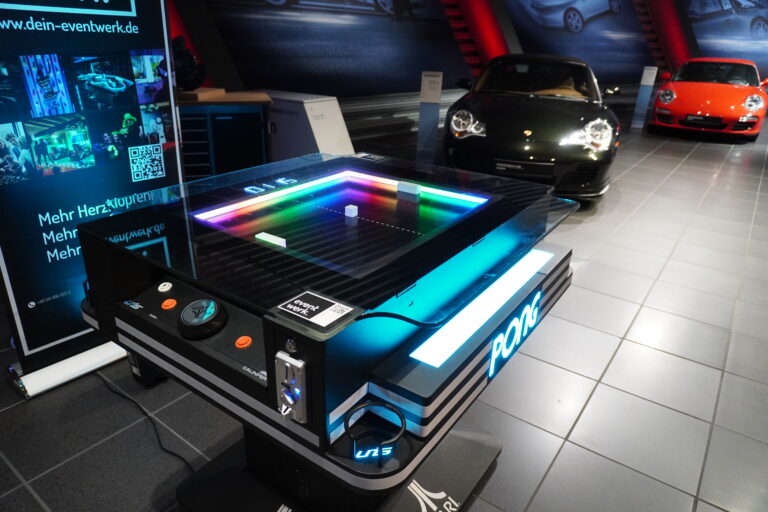 Pong Stehtisch mit Beleuchtung von eventwerk. mieten, Veranstaltungen jeder Art, Großveranstaltungen, Firmenfeste, uvm.