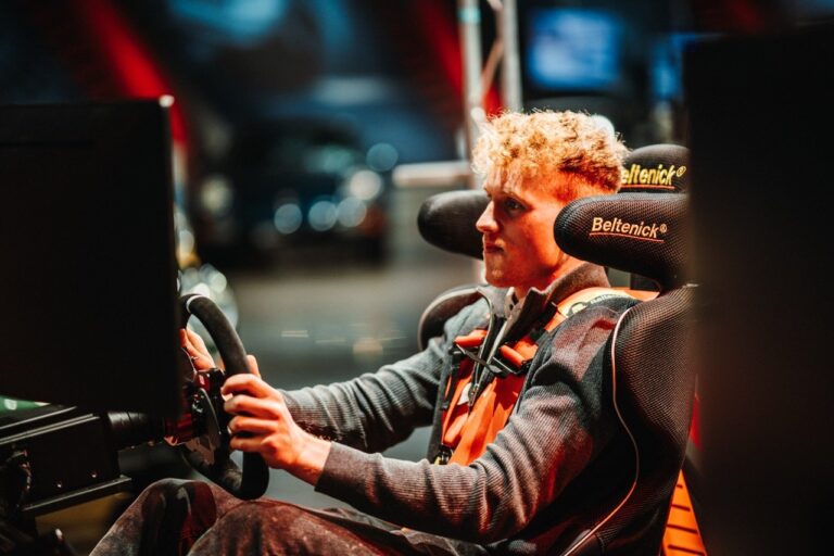 Fotograf: Jerrografie, Afterworkveranstaltung Überstunde Leipzig, Rennsimulatoren von eventwerk. mieten, perfekt für Großveranstaltungen, Firmenfeiern, Events