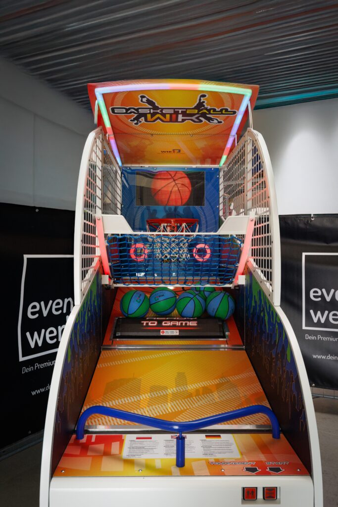 Basketballautomat von eventwerk. mieten – sportliches Eventmodul für Firmenfeiern, Events & Teambuilding mit Spaß und Wettbewerb für alle Gäste