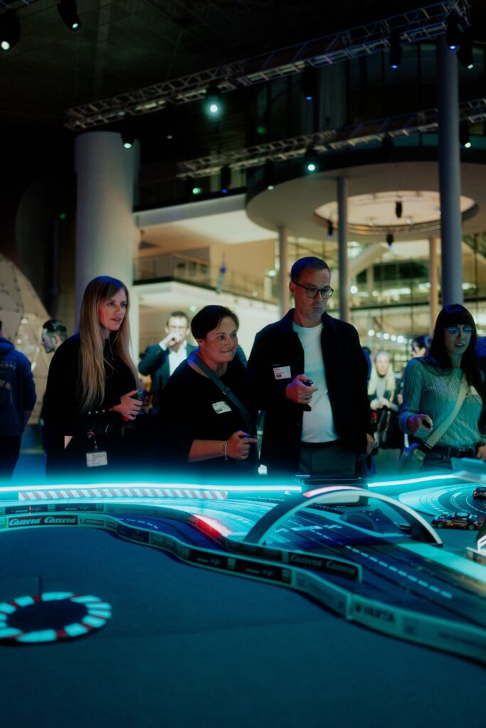 Carrera Bahn und Eventmodule mieten bei eventwerk., Mache deine Veranstaltung zum interaktiven Highlight, perfekt für Firmenfeiern, Tagungen uvm.