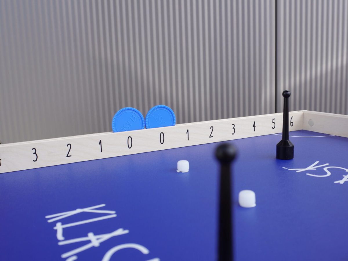 Klask mieten von eventwerk.- Minispiele perfekt für Firmenveranstaltungen, Tagungen, interaktives Eventmodul