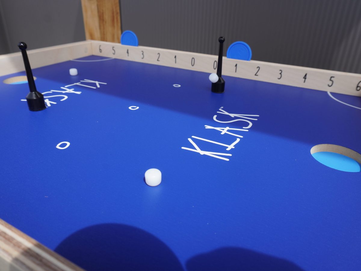 Klask mieten von eventwerk.- Minispiele perfekt für Firmenveranstaltungen, Tagungen, interaktives Eventmodul