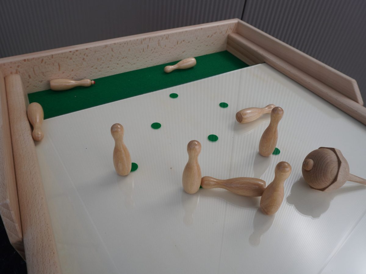 Tischkegel mieten von eventwerk.- Minispiele perfekt für Firmenveranstaltungen, Tagungen, interaktives Eventmodul