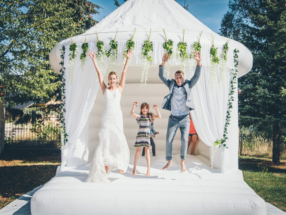 Hüpfburg Wedding Deluxe mieten von eventwerk. für Kinderfeste, Geburtstage, Hochzeiten, Familienfeste