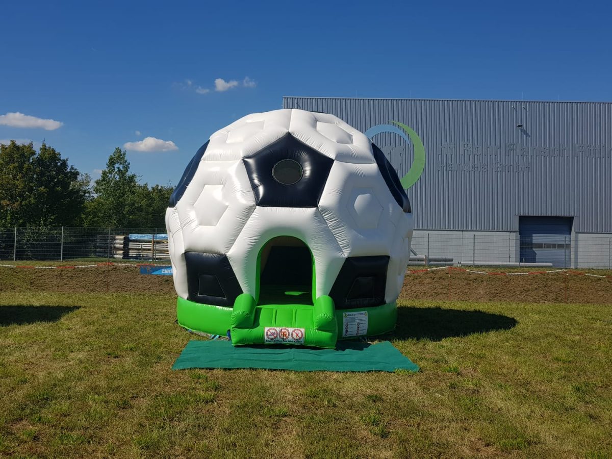 Hüpfburg Fußball mieten von eventwerk. für Kinderfeste, Geburtstage, Hochzeiten, Familienfeste
